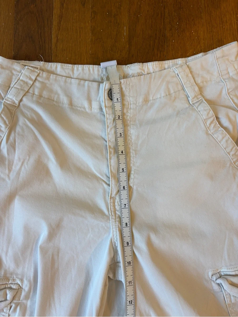 American Eagle Women’s Lightweight Cargo Pants in Beige